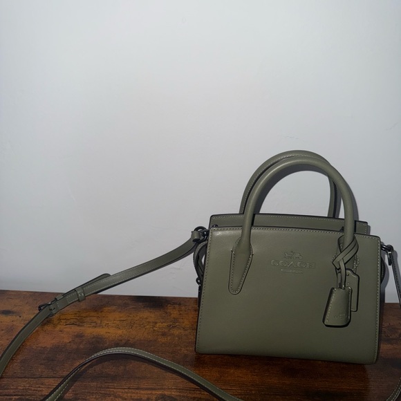 Coach Green Satchel with Structured Design and Versatile Straps - Picture 5 of 6